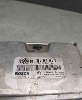 Volkswagen PASSAT B5.5 Engine control unit/module 3B1907401B