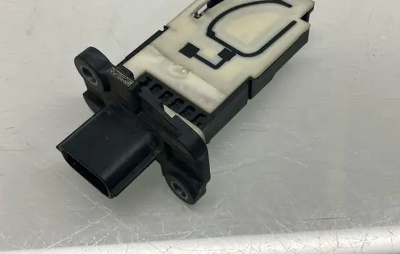 Nissan Qashqai Mass air flow meter 226807131R 2268000Q0A 8201267959