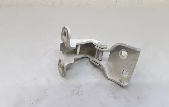 Opel Vivaro Front door upper hinge 311772M GM66380