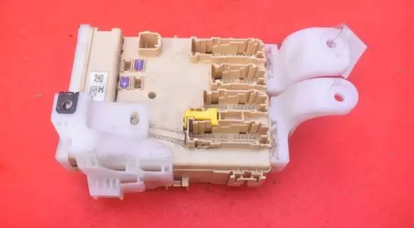 Toyota Auris E180 Fuse box set 6358-3367