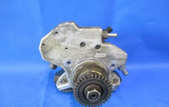 Mercedes-Benz E W212 Fuel injection high pressure pump A6420701201 01946 0445010244