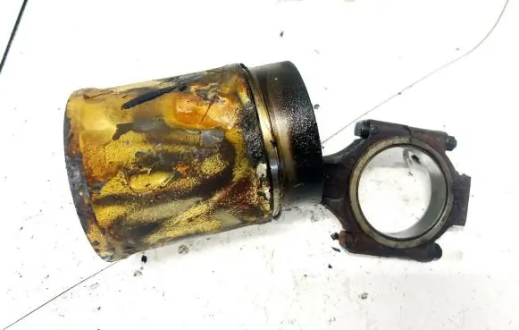 Renault Safrane Piston with connecting rod