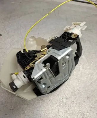 Mercedes-Benz S W220 Rear door lock 2207305735