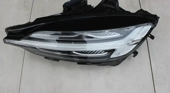 Volvo V60 Headlight/headlamp 32420490