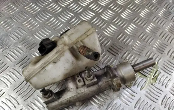 Master brake cylinder