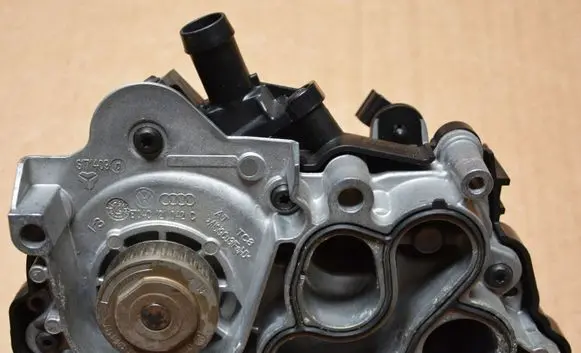Volkswagen Polo V 6R Water pump 04C121042C 04C121121C