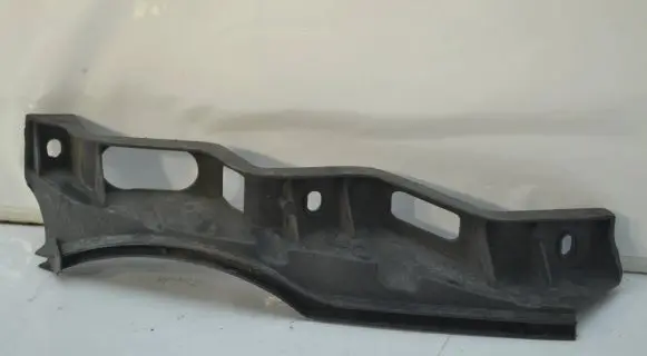 Volkswagen PASSAT B6 Front bumper mounting bracket 3C0807889