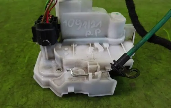 Alfa Romeo 159 Front door lock