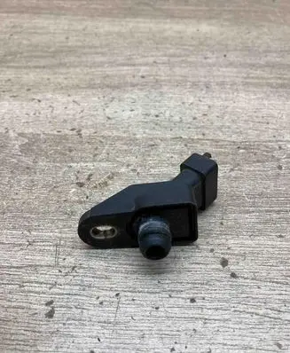 BMW 5 E39 Fuel pressure sensor 0261230046