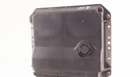 Toyota Avensis T270 Engine control unit/module 8966105E21 89661-05E21 MB275400-1180