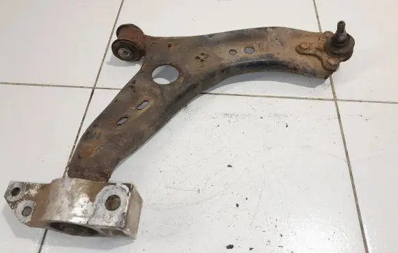 Volkswagen Tiguan Front lower control arm/wishbone NOCODE