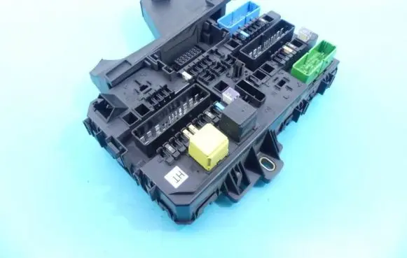 Opel Astra H Central body control module 13222173 IMPRK1103997