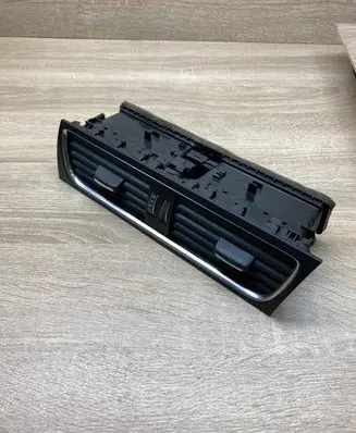 Audi A5 Sportback 8TA Dash center air vent grill 8T2820951D