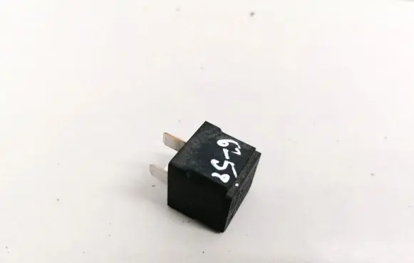 Opel Zafira B Other relay 13171831 4RA00779105