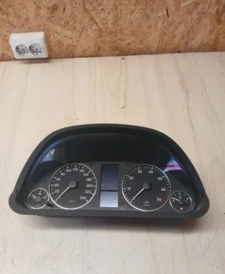 Mercedes-Benz A W169 Speedometer (instrument cluster) 1031098101