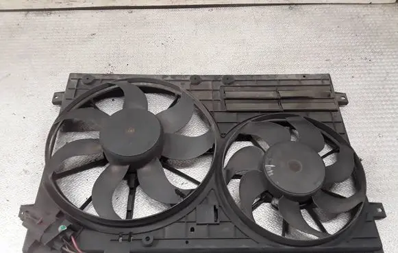 Seat Leon (1P) Electric radiator cooling fan 1K0121207AQ 1K0121205S