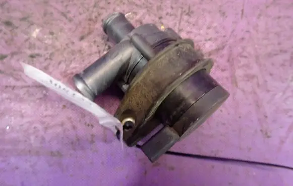 Volkswagen Tiguan Water pump 1K0965561J