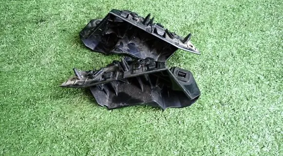 Ford Focus Front bumper mounting bracket 