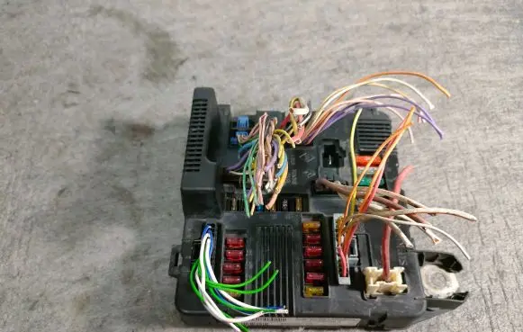 Renault Scenic II - Grand scenic II Fuse module 8200306032A S118399200D UPCX84N2