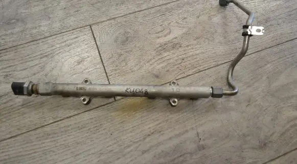 Volkswagen PASSAT B8 Fuel distributor 05E133320B