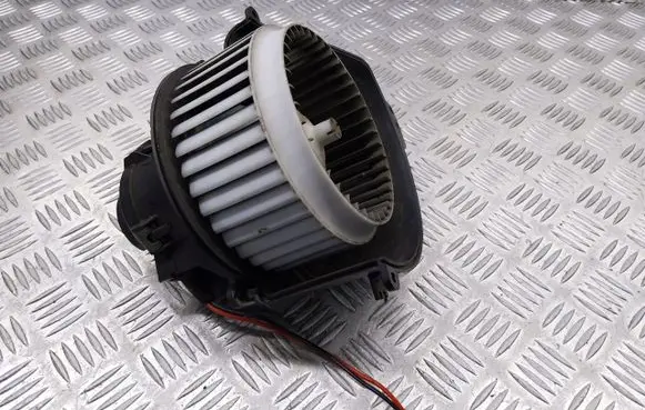 Opel Astra H Front door blower motor 52407543