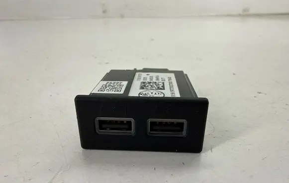 Alfa Romeo Stelvio USB socket connector 01561397270 03270 16949F06