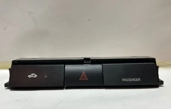 Toyota Corolla Verso AR10 Hazard light switch 153965