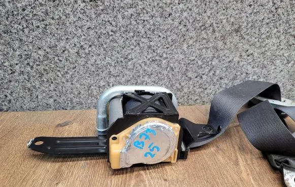 Honda Civic IX Front seatbelt