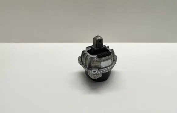 BMW 5 F10 F11 Engine mount bracket 22116777371 6777371 57527810