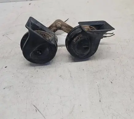 Audi A6 S6 C4 4A Horn signal 4A0951229C