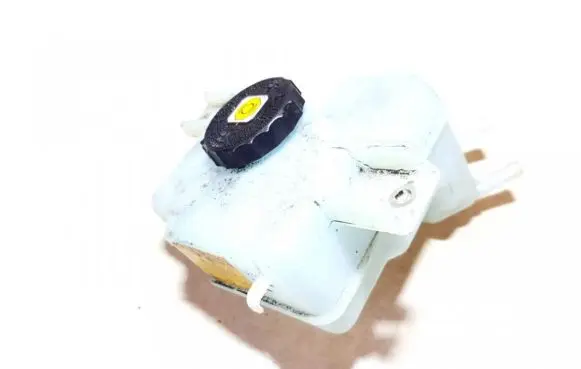 Toyota Yaris Brake fluid reservoir 
