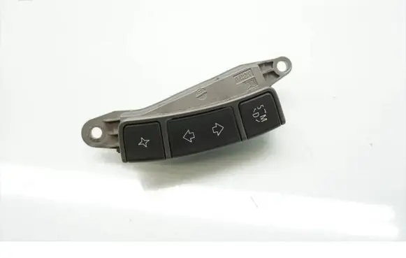 Steering wheel buttons/switches
