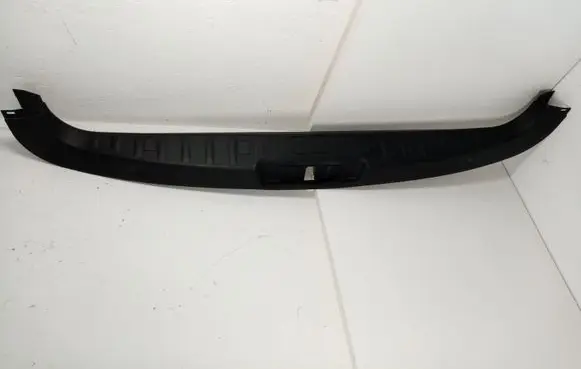 Trunk/boot sill cover protection