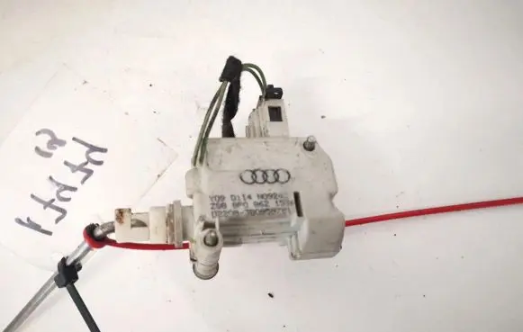 Audi A3 S3 8P Central locking motor 8p0862153a 3b0959781