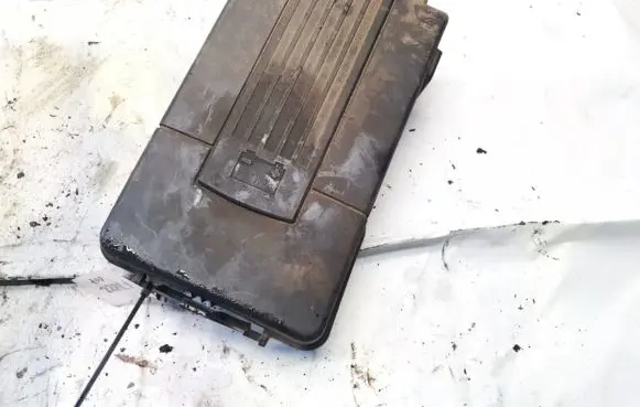 Skoda Octavia Mk2 (1Z) Fuse box cover 1k0915443a