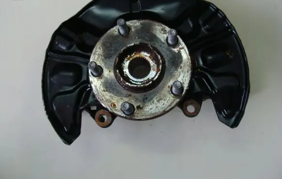 Toyota Corolla Verso E121 Front wheel hub spindle knuckle