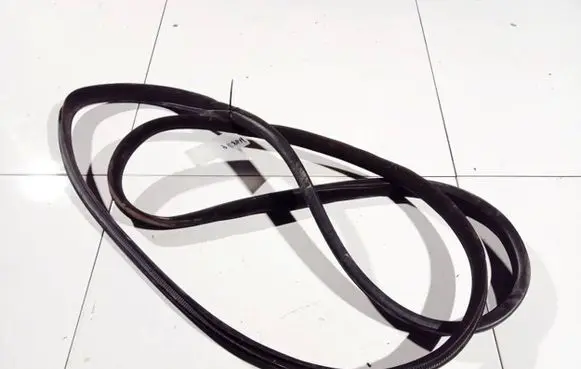 Volvo XC90 Rubber seal front coupe door 