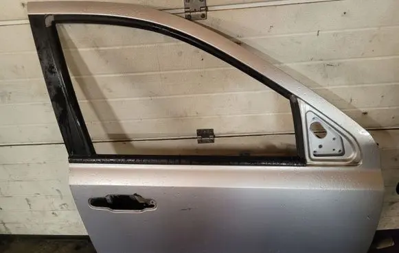 KIA Sorento Front door
