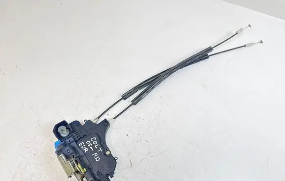 Mitsubishi Colt Front door lock 06306A