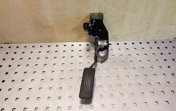 Toyota Corolla E120 E130 Accelerator throttle pedal 7811135030