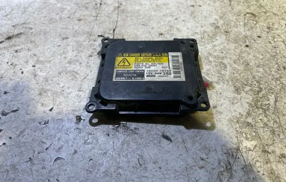 Toyota Avensis T270 Xenon control unit/module 8596751051 3900078258 1AX25000
