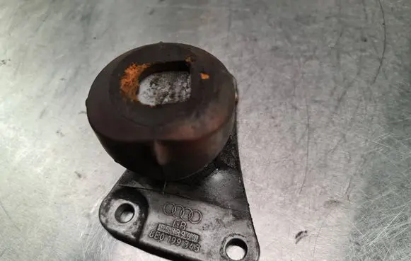 Audi A6 S6 C5 4B Engine mounting bracket 8E0199343 5533900