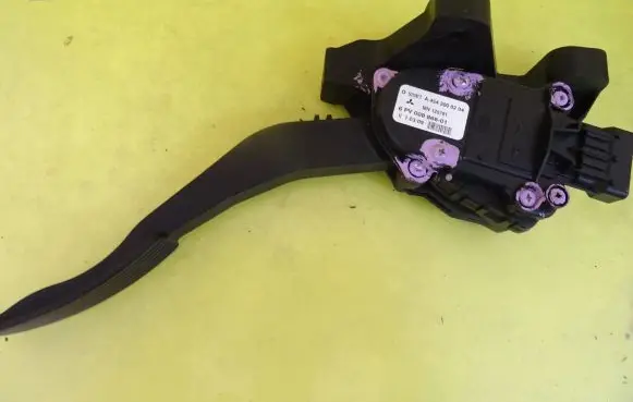 Mitsubishi Colt Accelerator throttle pedal A4543000204