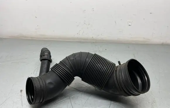 Volkswagen PASSAT B6 Breather hose/pipe 03G103493D VCDA46232