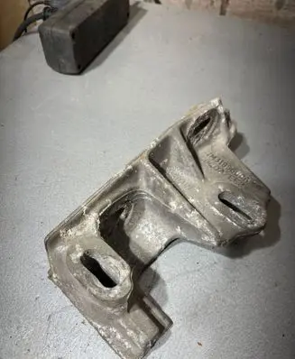 Volkswagen Sharan Engine mounting bracket 7M3199800A