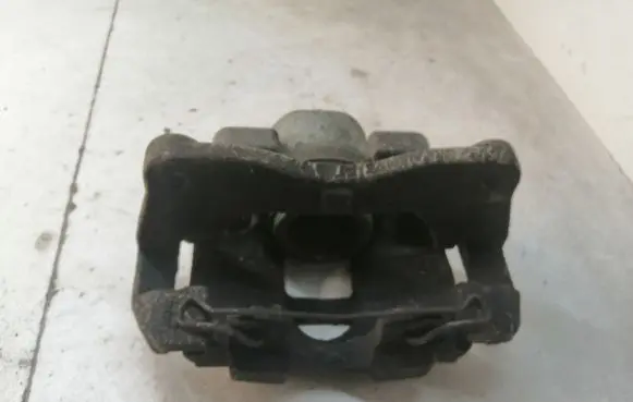Toyota Yaris Front brake caliper 7B3