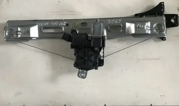 Opel Zafira C Rear door window regulator motor 910281200 13260141
