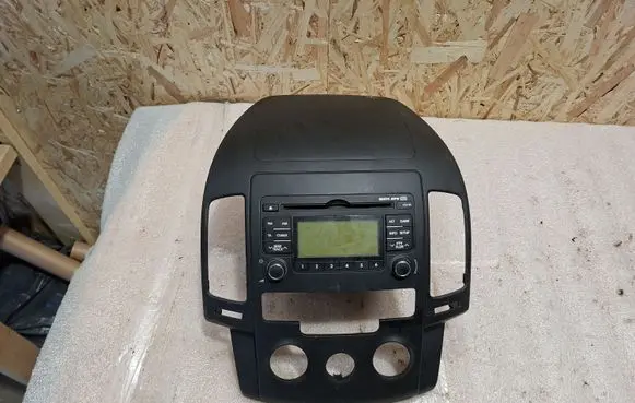 Hyundai i30 Radio/CD/DVD/GPS head unit E11034070