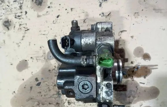 Volvo V70 Fuel injection high pressure pump 0445010111 8692521 002437