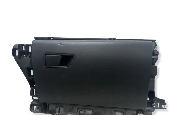 Maserati Levante Glove box 670043149 105883138C FA00AAU82751